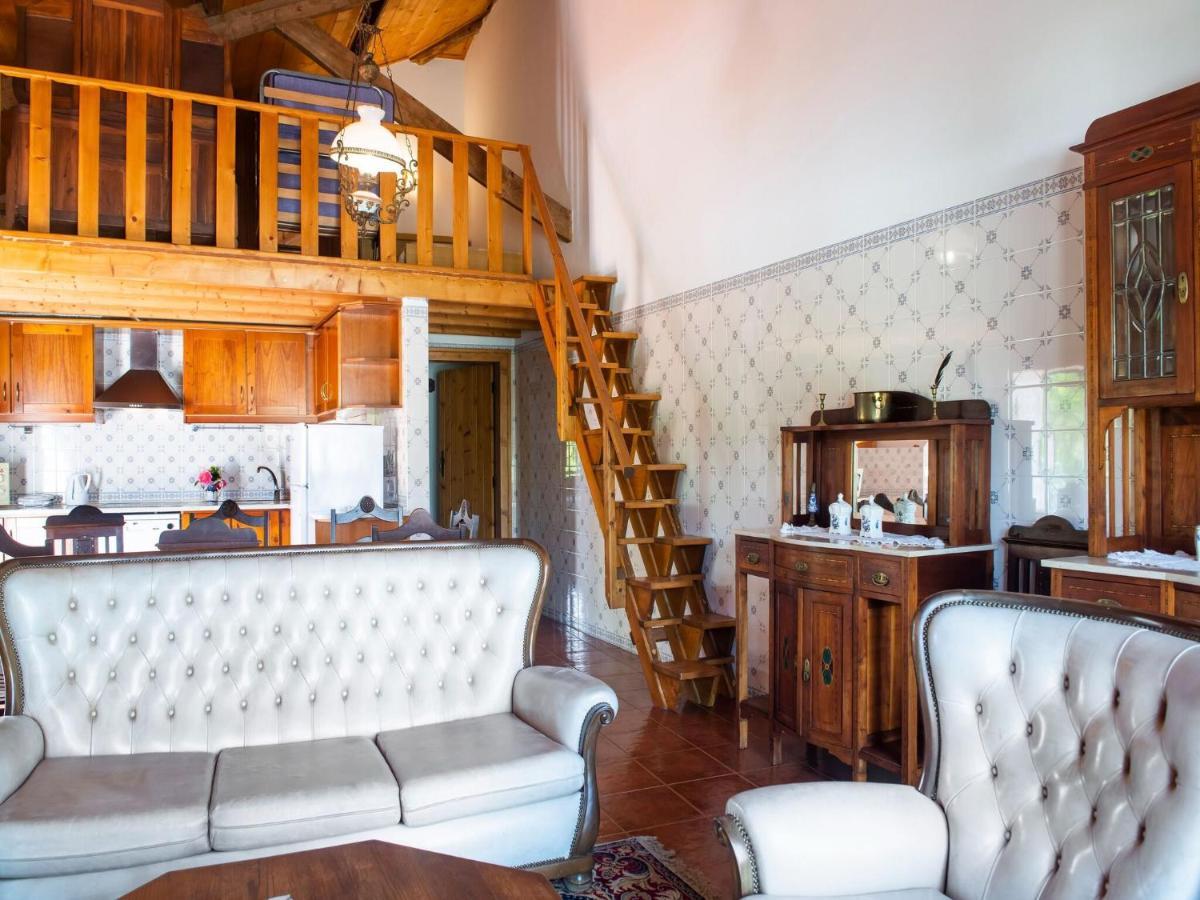 House With Authentic Tiling And Antique Furniture Vila Montemor-o-Novo Exterior foto