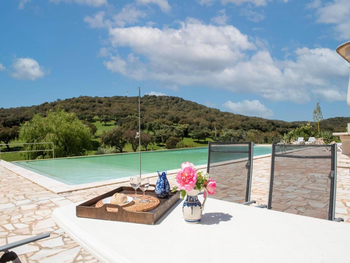 House With Authentic Tiling And Antique Furniture Vila Montemor-o-Novo Exterior foto