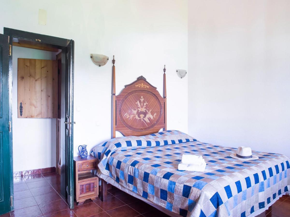 House With Authentic Tiling And Antique Furniture Vila Montemor-o-Novo Exterior foto